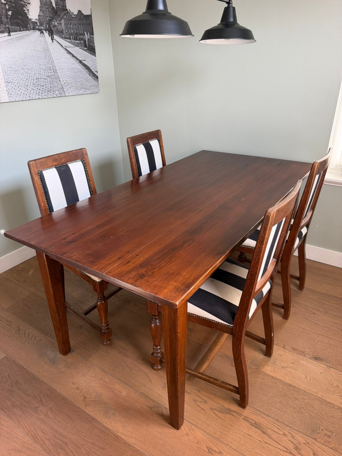 Foto 2 van Massief eiken eettafel - Klassiek