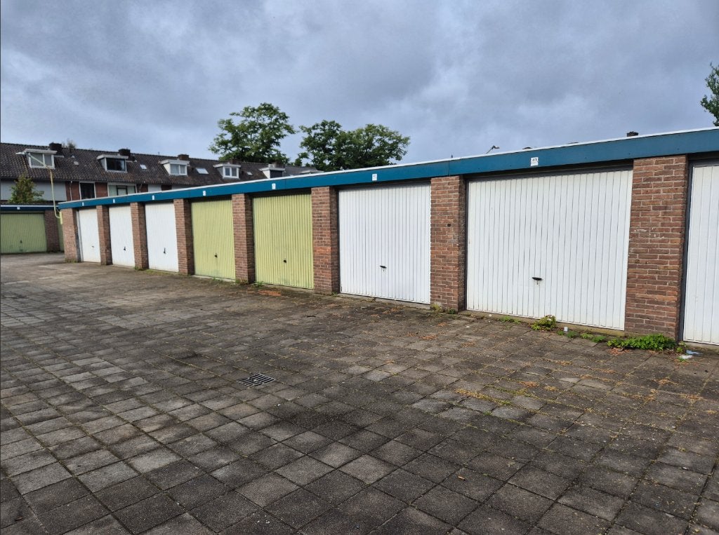 Garagebox te koop in Helmond – direct verhuurd, 18 m², Koop, Opslag of Loods