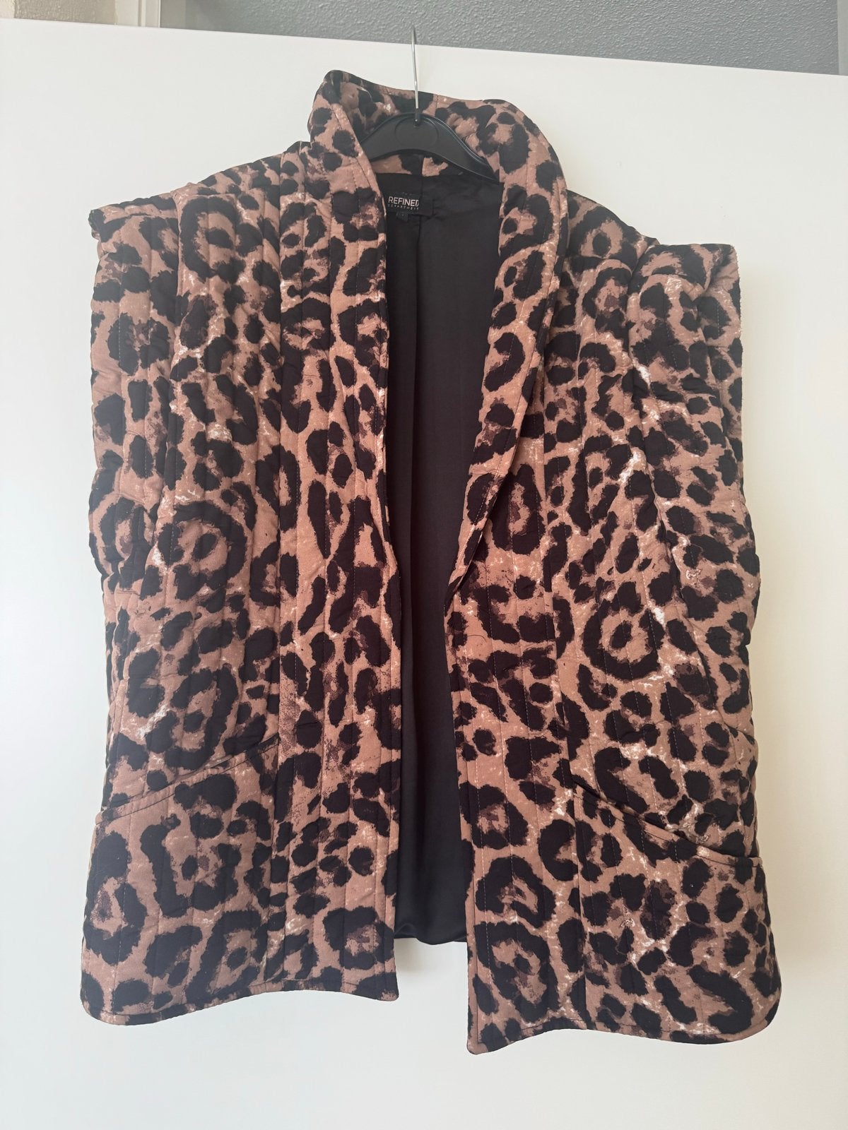 Stijlvol Leopard Print Gewatteerd Jasje - Maat M, Ophalen of Verzenden, Zo goed als nieuw, Maat 38/40 (M), Bruin