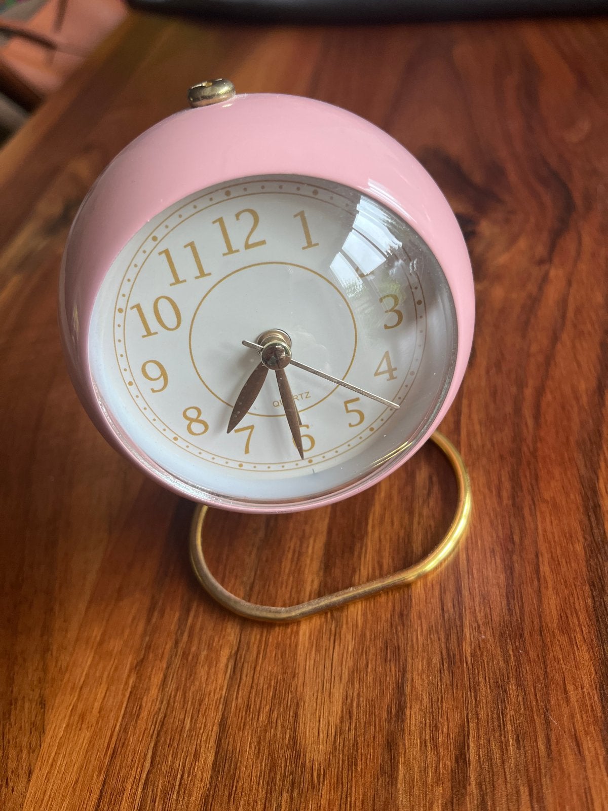 Roze Wekker - Analoog - Modern Design, Analoog, Werkt op batterijen, Ophalen of Verzenden, Zo goed als nieuw