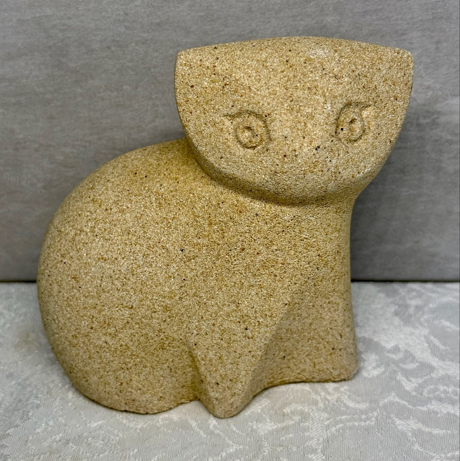 Vintage Stone Art Kat Beeldje - Beige Zandsteen Look, Minder dan 20 cm, Ophalen of Verzenden, Gemerkt, Steen of Keramiek