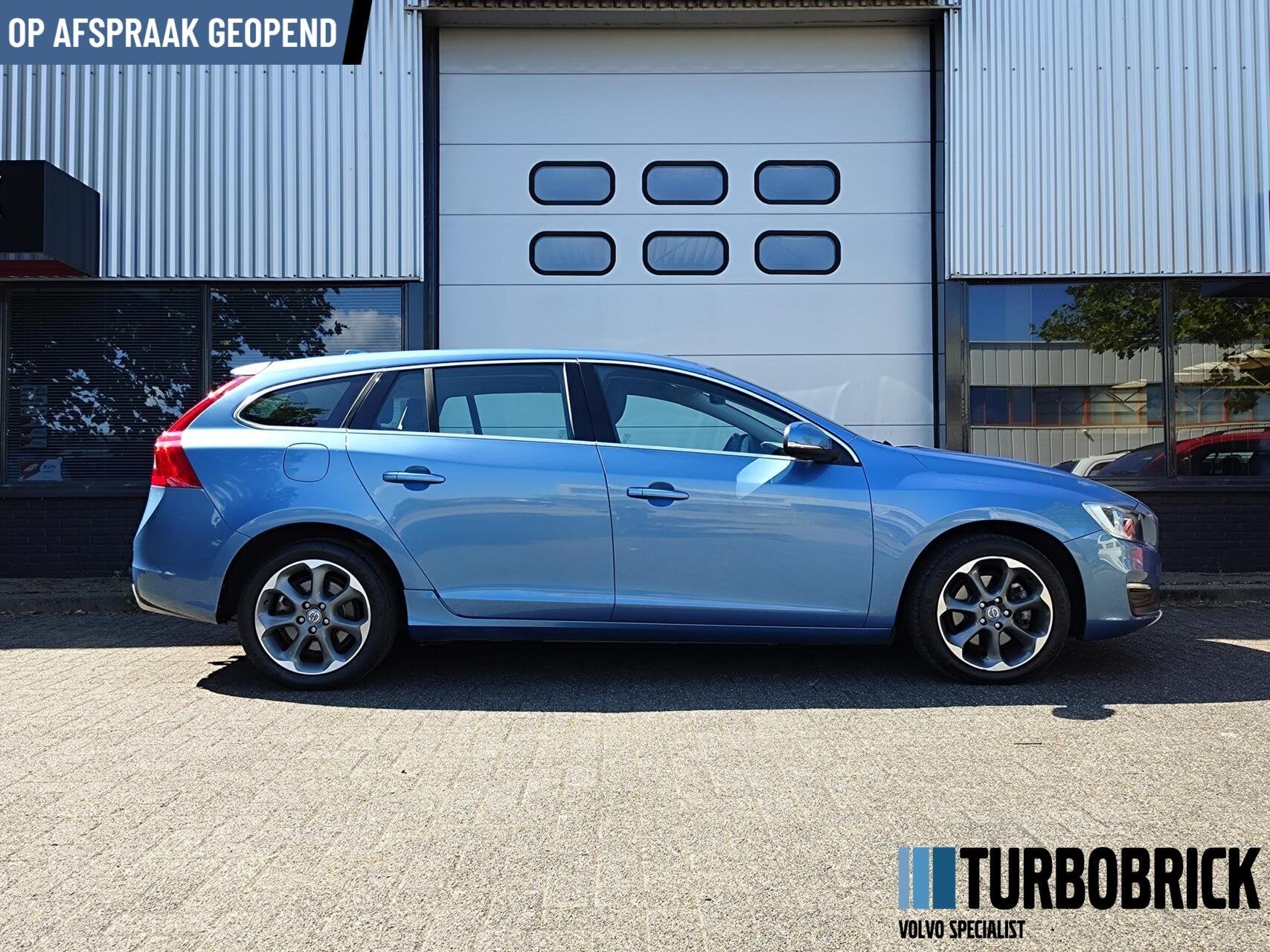 Volvo V60 1.6 T3 Automaat|Clima|Cruise|Trekhaak|MY2014|Deale, Gebruikt, Zwart, 4 cilinders, 150 pk