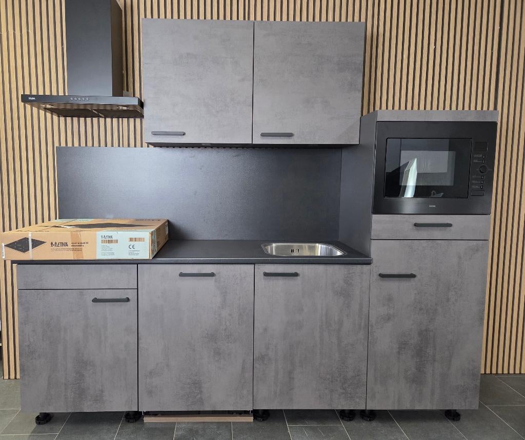 NIEUWE Q-Line ARTEGO Pantry Keuken 240 cm breed / INNOVARE, Nieuw, Enkelwandige keuken, Kunststof, Grijs