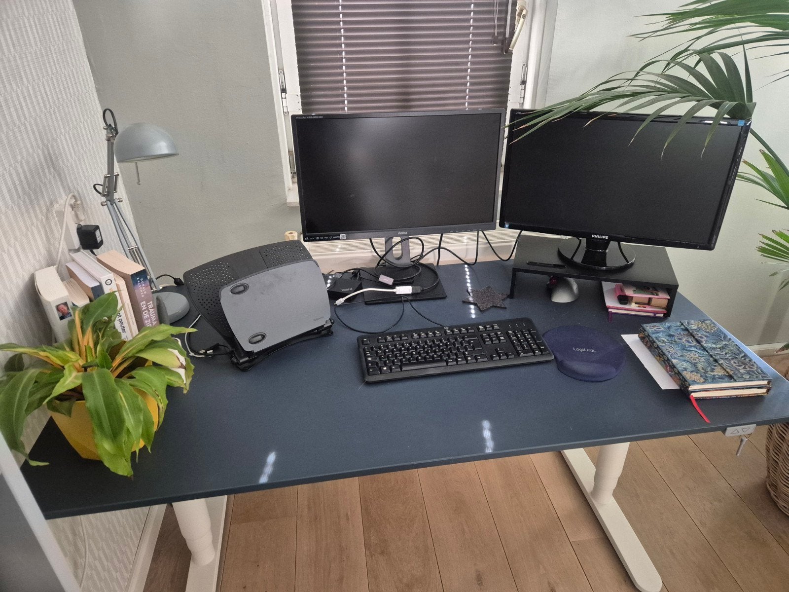 IKEA Elektrisch Zit-sta bureau 160x80 met kabelgoot, Ophalen, Zit-sta bureau, Spaanplaat of MDF, Zo goed als nieuw