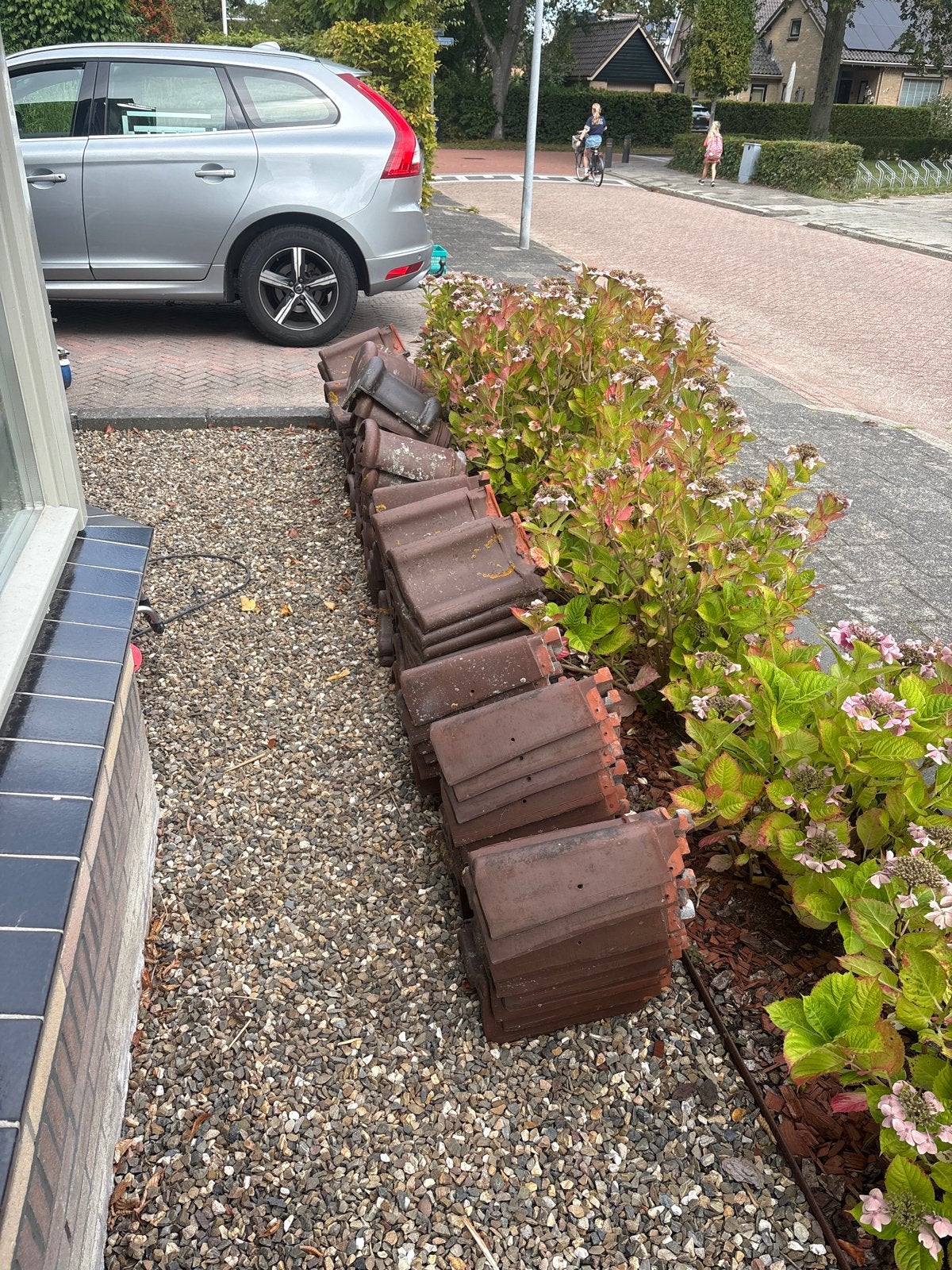 Dakpannen en nokvorsten - 79 dakpannen, 27 nokvorsten, Ophalen, Gebruikt, Steen of Klei, 15 m² of meer