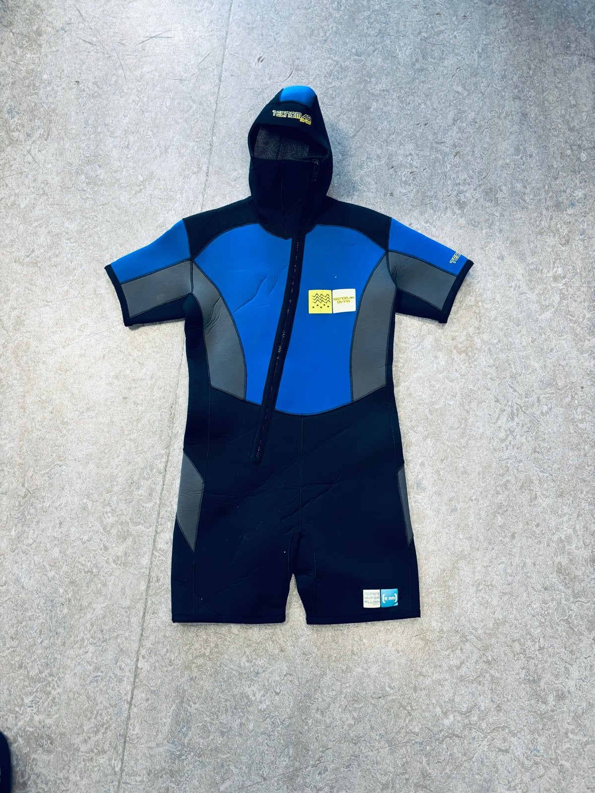 Korte wetsuit met capuchon - Ideaal voor watersport, Watersport en Boten, Ophalen of Verzenden, Gebruikt, Dame of Heer, Wetsuit