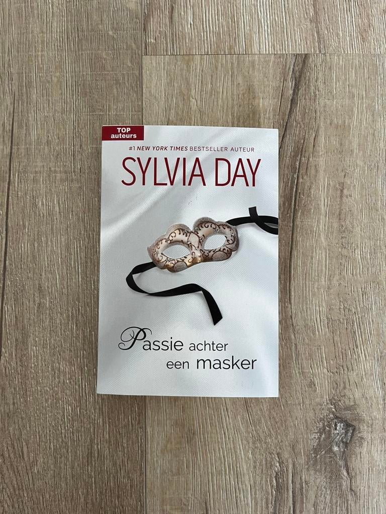 Passie achter een masker - Sylvia Day, Boeken, Romans, Ophalen of Verzenden, Zo goed als nieuw