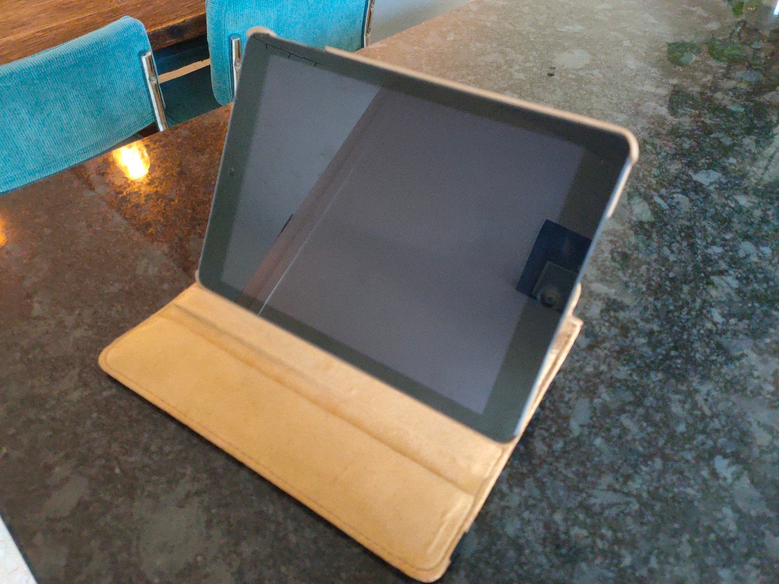 I-pad incl cover, Ophalen of Verzenden, Zo goed als nieuw, 10 inch