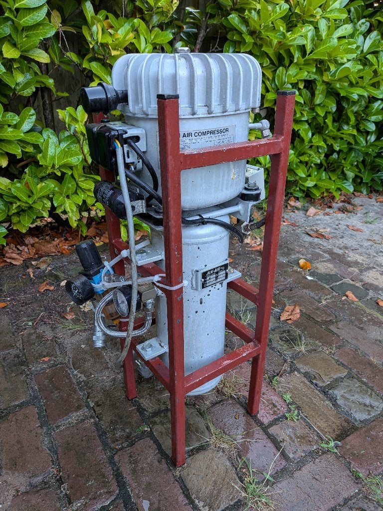 JUN-AIR stille compressor 8 bar  – werkend + regelaar, Doe-het-zelf en Verbouw, Compressors, Ophalen, Gebruikt, 10 bar of meer