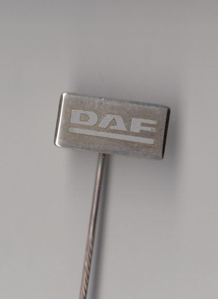 DAF Vrachtwagens Zeldzaam emaille speldje logo, Verzenden, Transport, Zo goed als nieuw, Speldje of Pin