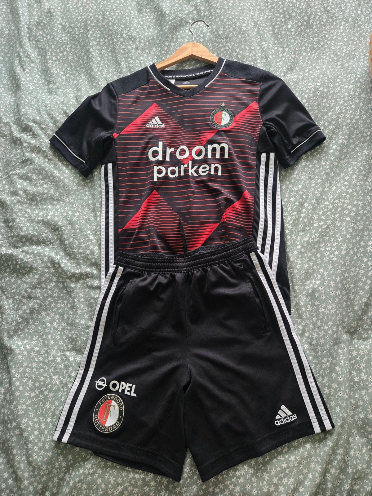 Feyenoord thuistenue 2020/2021 (shirt + broekje), Maat S, Ophalen of Verzenden, Gebruikt, Set