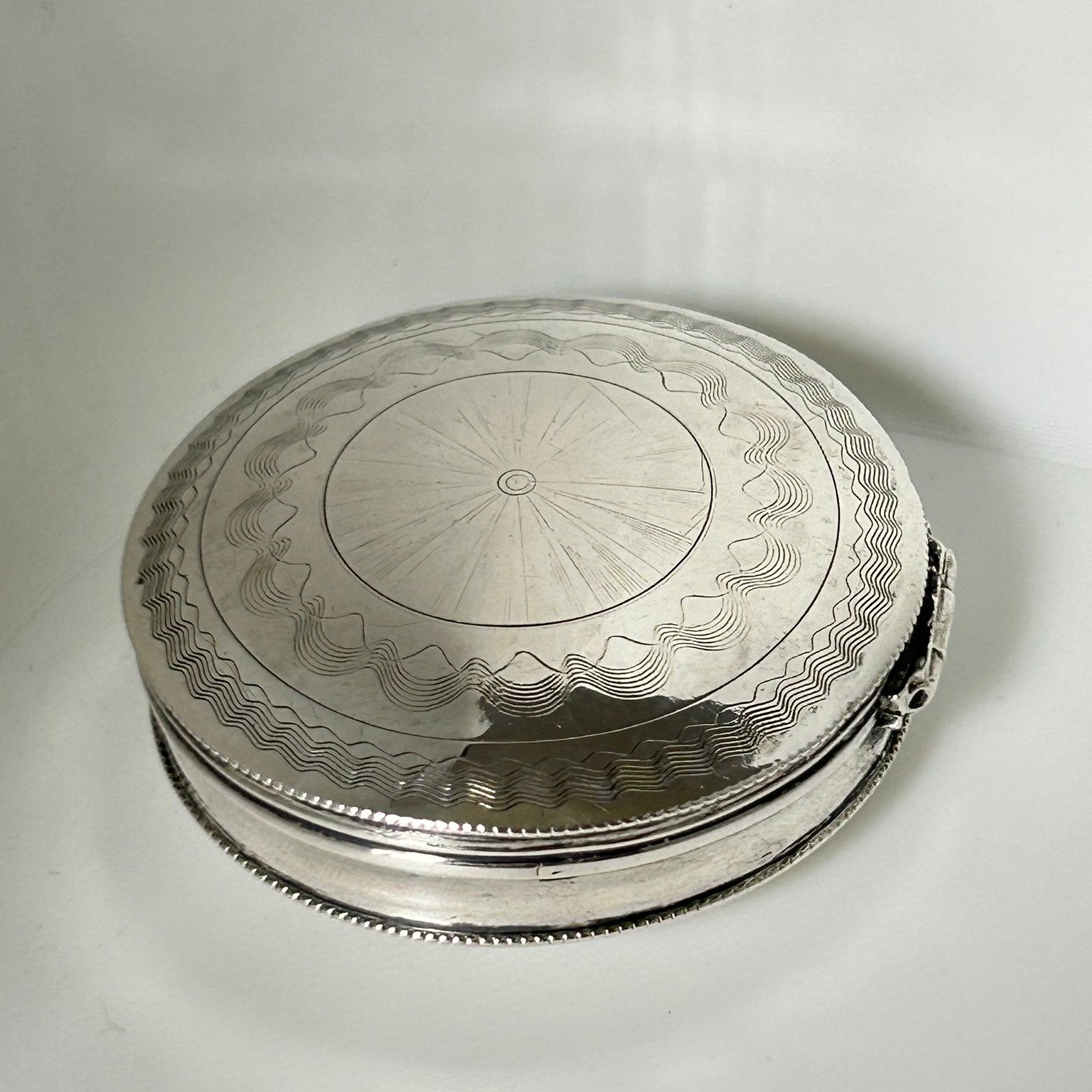 Antiek zilveren 830 pepermuntdoosje Schoonhoven 1836 25 gram, Ophalen of Verzenden, Zilver