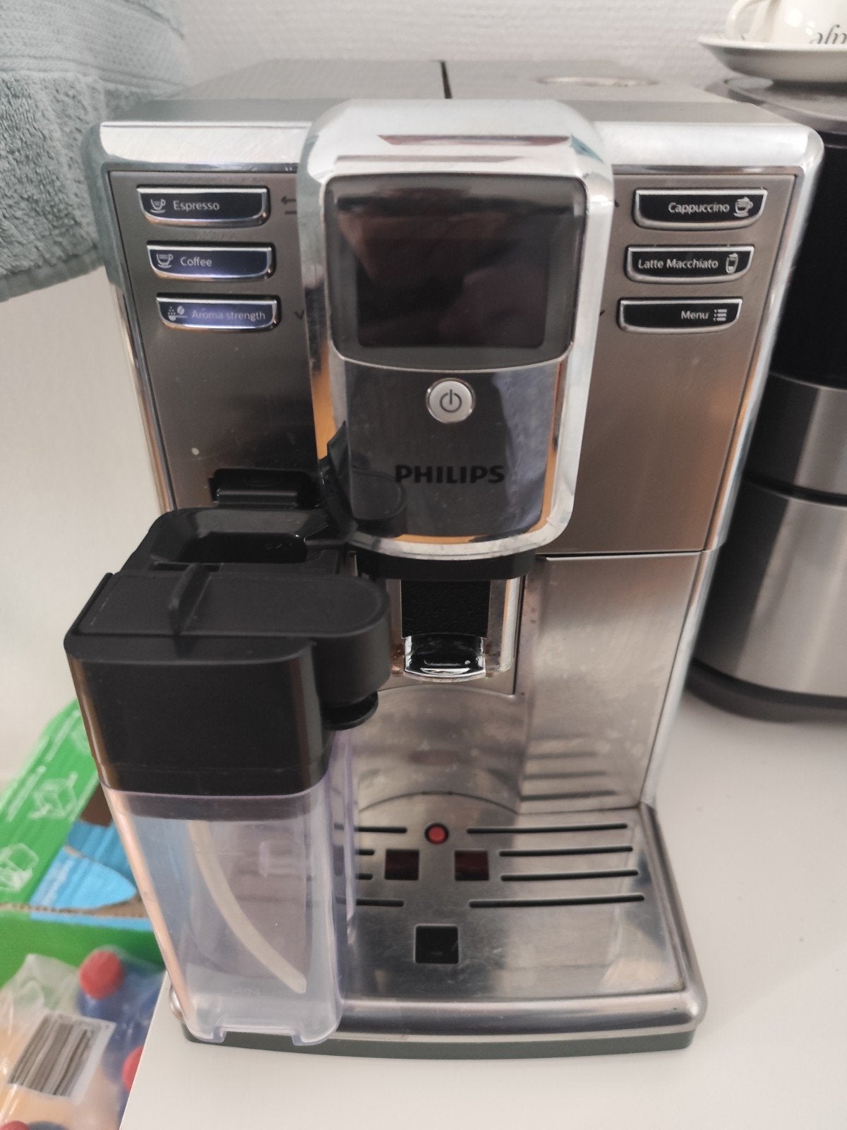 Philips volautomatische espressomachine - defect, Gebruikt, Espresso apparaat, 4 tot 10 kopjes, Afneembaar waterreservoir