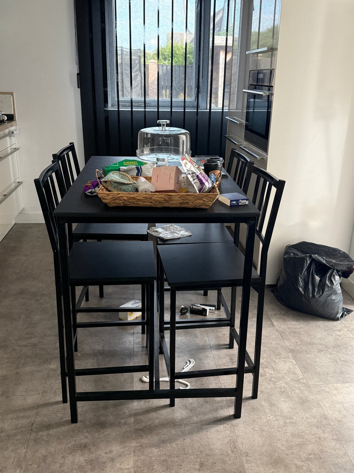 Zwarte bartafel met 4 krukken - Modern en compact, Ophalen, Gebruikt, 100 tot 150 cm, 50 tot 100 cm
