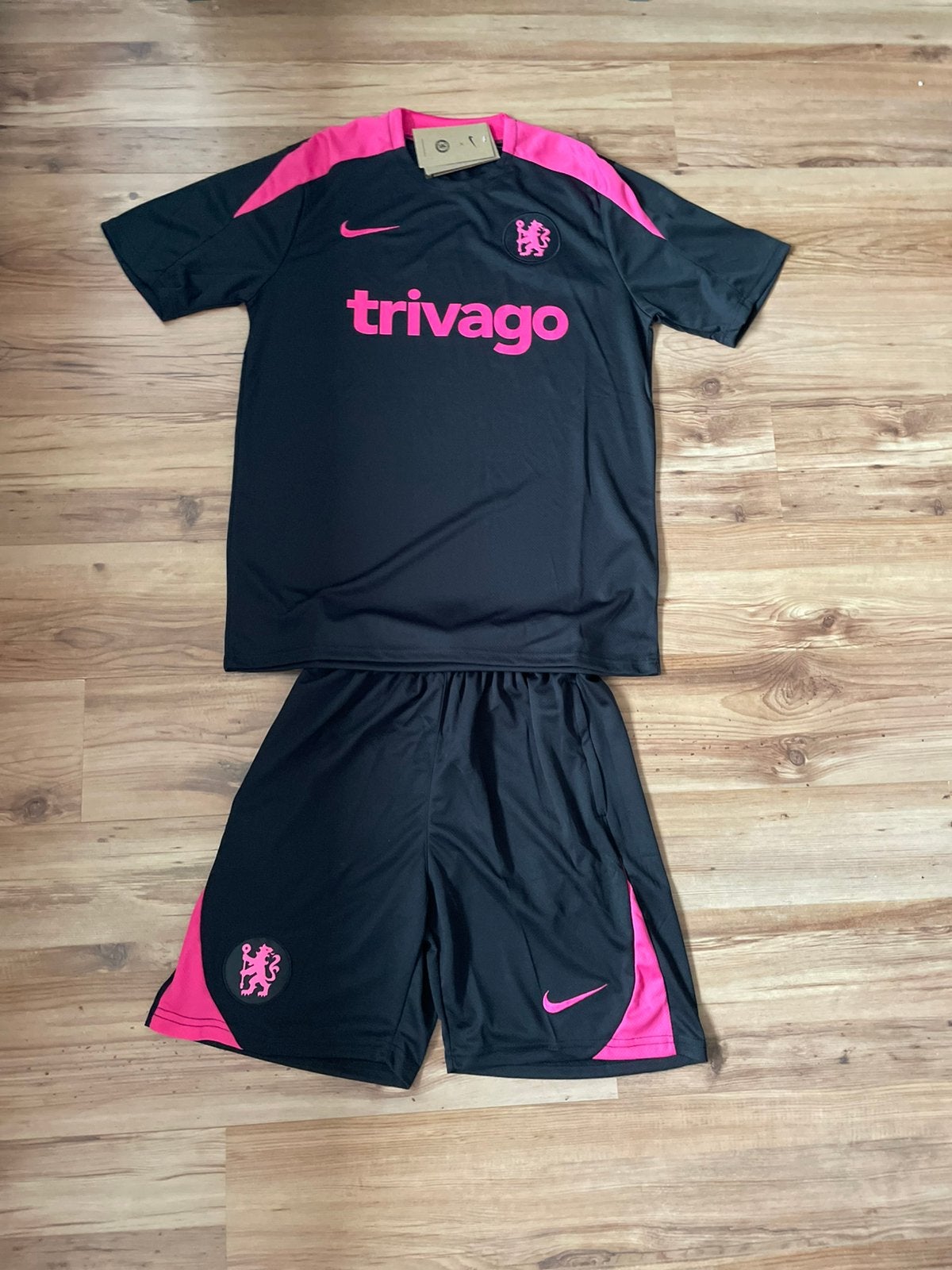 Chelsea Trainingsset Zwart/Roze Maat M Nieuw, Zwart, Nieuw, Voetbal, Verzenden