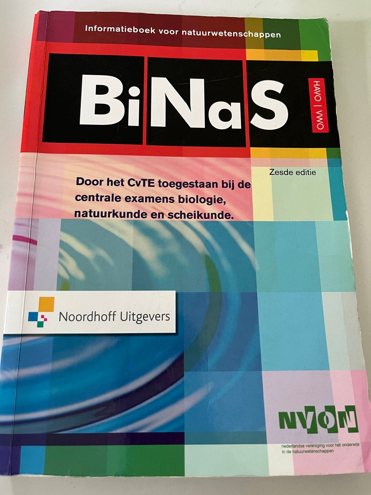 Binas natuurkunde en scheikunde - Zesde editie, Boeken, Ophalen, Zo goed als nieuw, HAVO, Natuurkunde