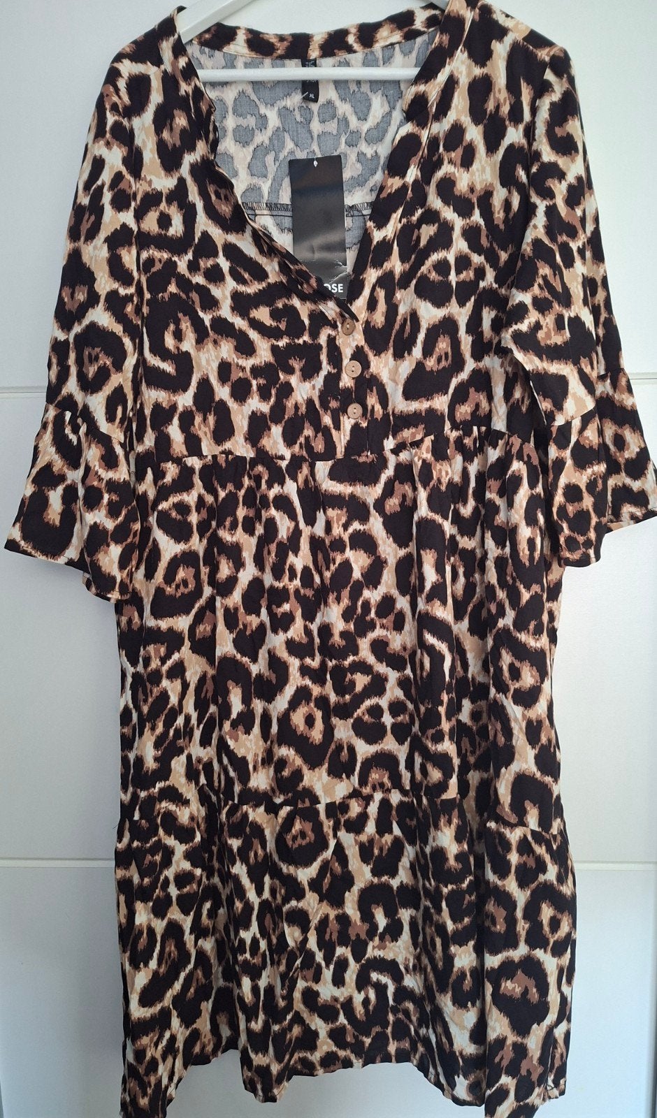 Nieuwe leopard/panter jurk van Wibra maat XL 100% viscose, Bruin, Maat 42/44 (L), Nieuw, Ophalen of Verzenden