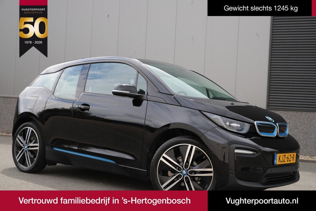 BMW i3 Executive 120Ah 42 kWh/NaviPro/Carplay/W-pomp/Camera/, Auto's, BMW, Automaat, Gebruikt, 4 stoelen, Zwart
