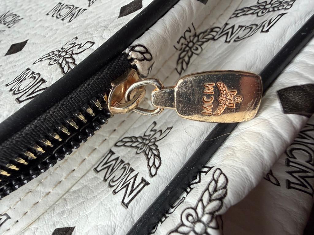 MCM Rugzak - Wit met Zwart Logo, Overige merken, Gebruikt, 25 tot 40 cm, Ophalen of Verzenden