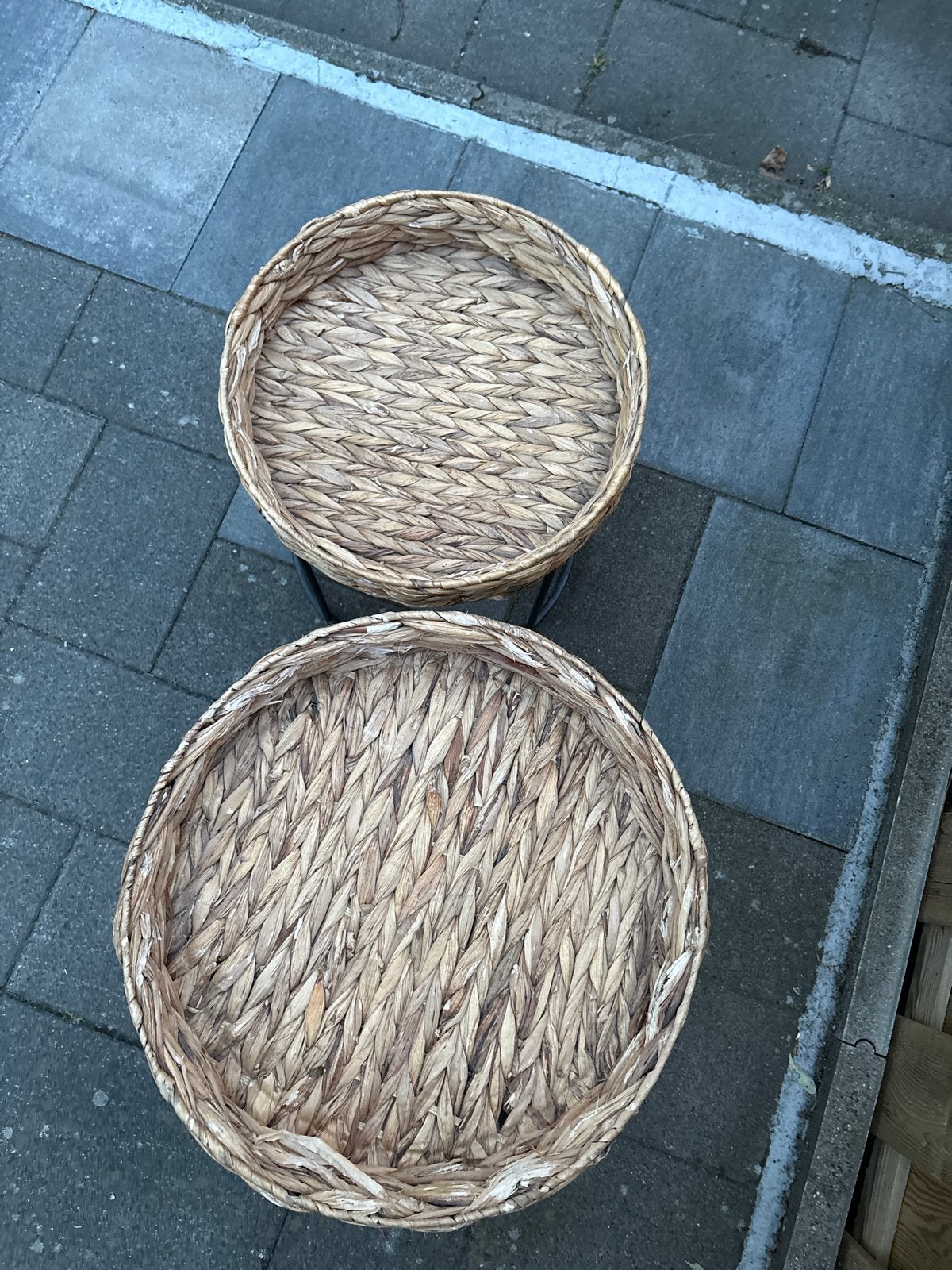 Set van 2 rieten bijzettafels/plantenstandaards, Huis en Inrichting, Woonaccessoires | Overige, Gebruikt, Ophalen of Verzenden