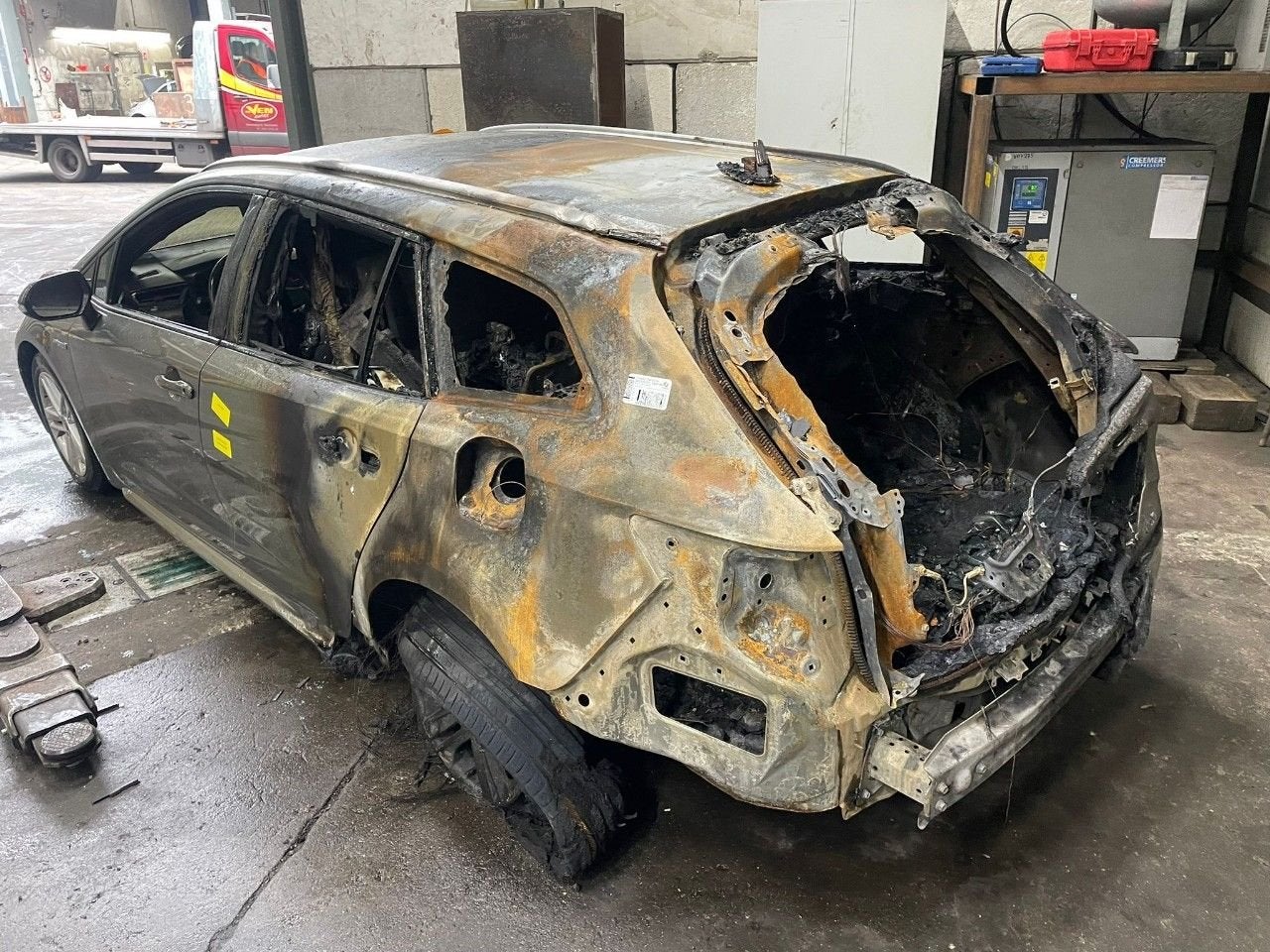 Foto 9 van Bumperbalk achter Toyota Corolla