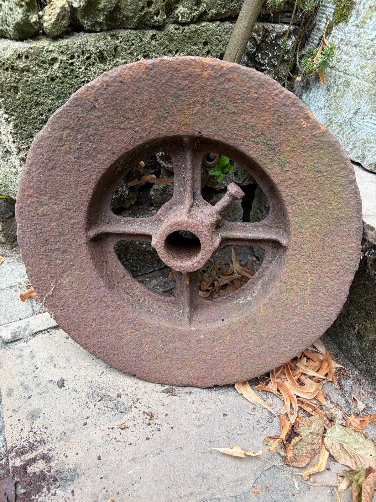 Antiek gietijzeren wagonwiel - Steenfabriek Sint-Oedenrode, Ophalen