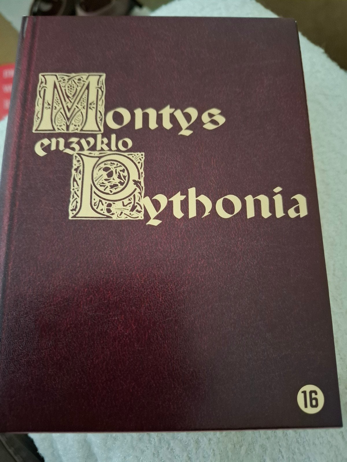 monty python set  4 discs, Ophalen of Verzenden, Zo goed als nieuw, Actie en Avontuur