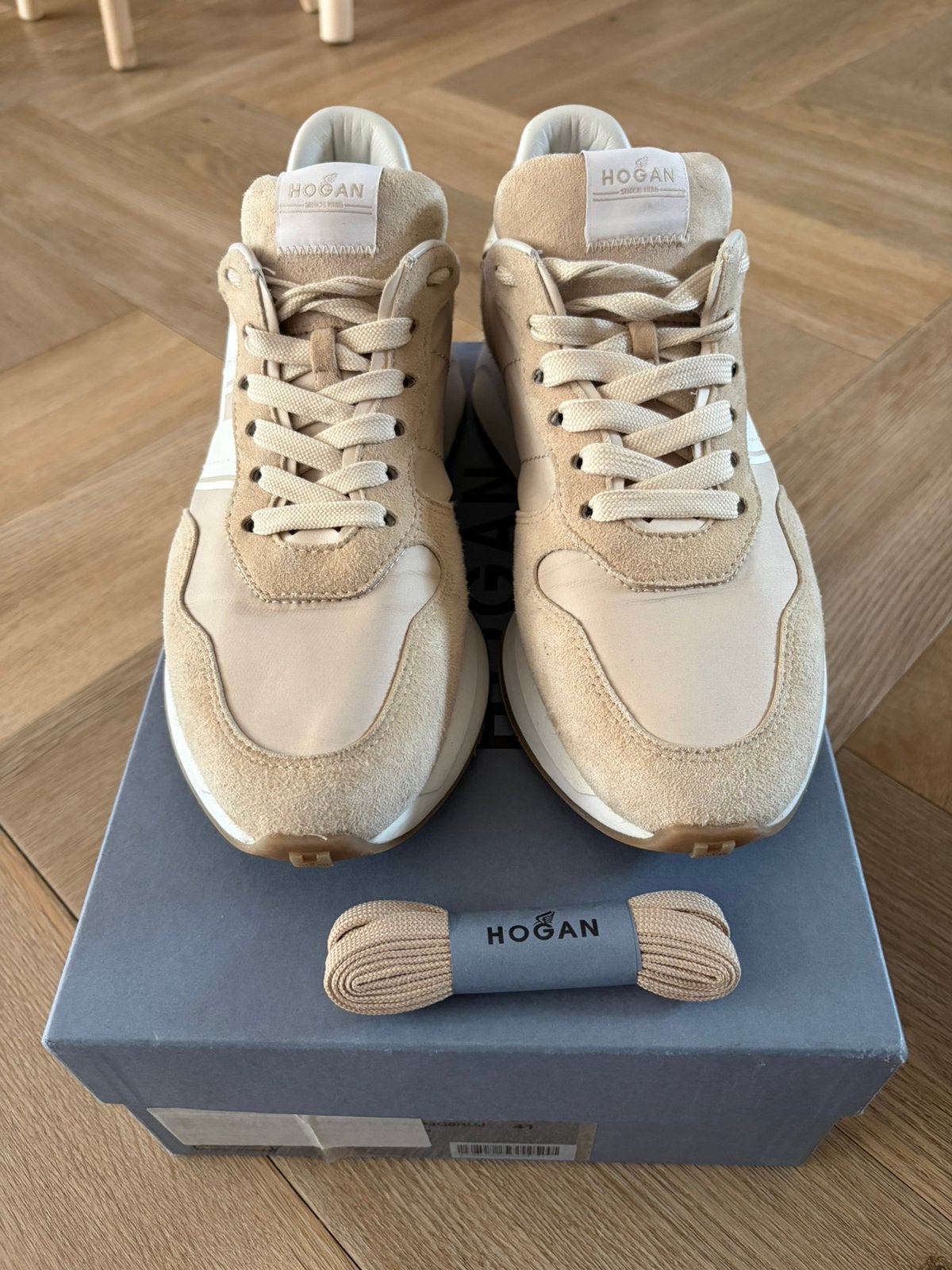 Beige Hogan schoenen, Kleding | Dames, Schoenen, Beige, Ophalen of Verzenden, Sneakers of Gympen, Zo goed als nieuw