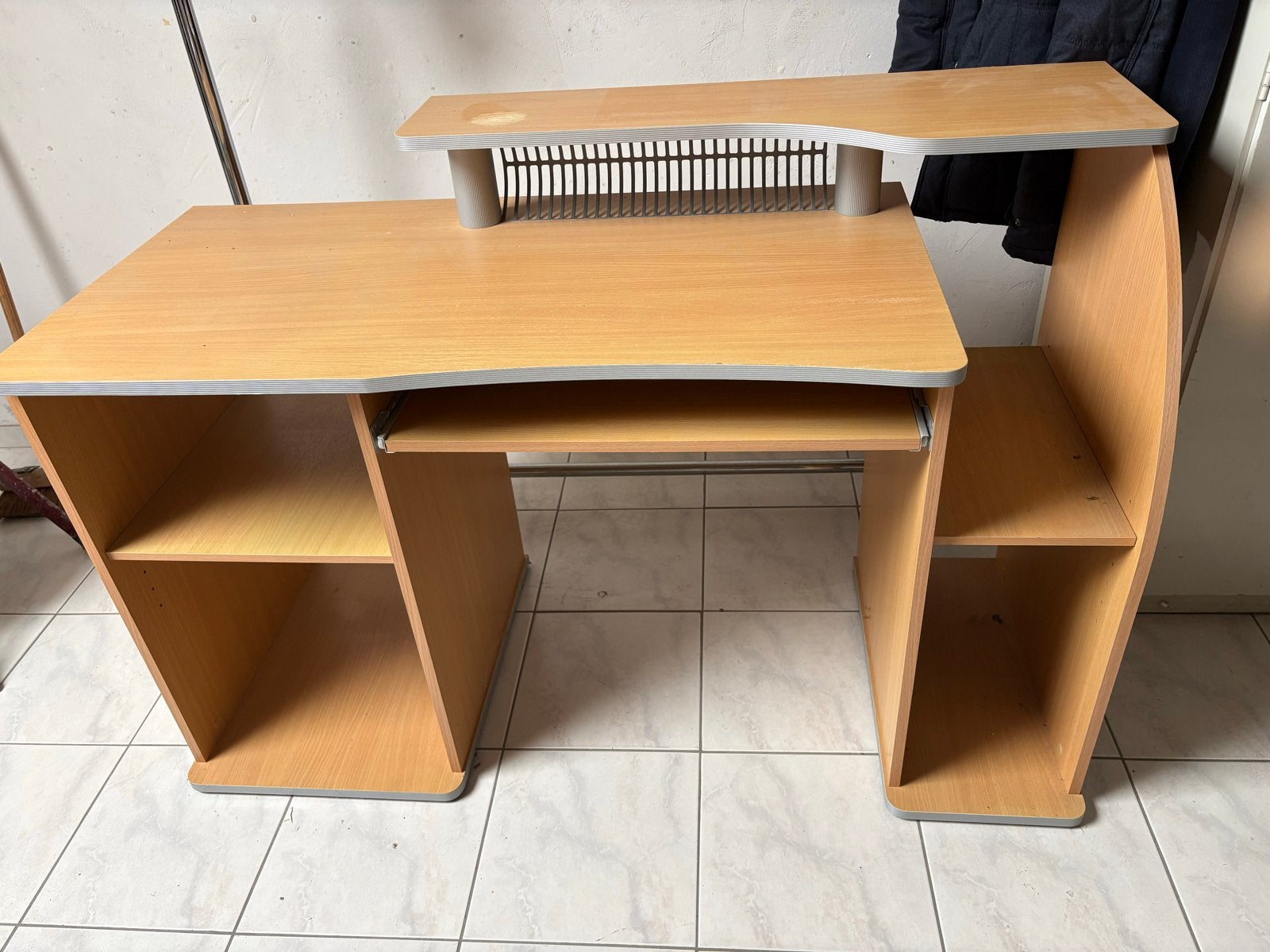Compact computerbureau met opbergruimte, Ophalen, Opbergruimte, Gebruikt, Spaanplaat of MDF