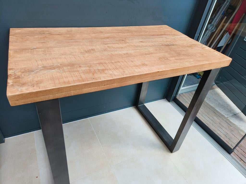 Houten industriële bartafel met metalen onderstel, Huis en Inrichting, Tafels | Statafels, Ophalen, Zo goed als nieuw