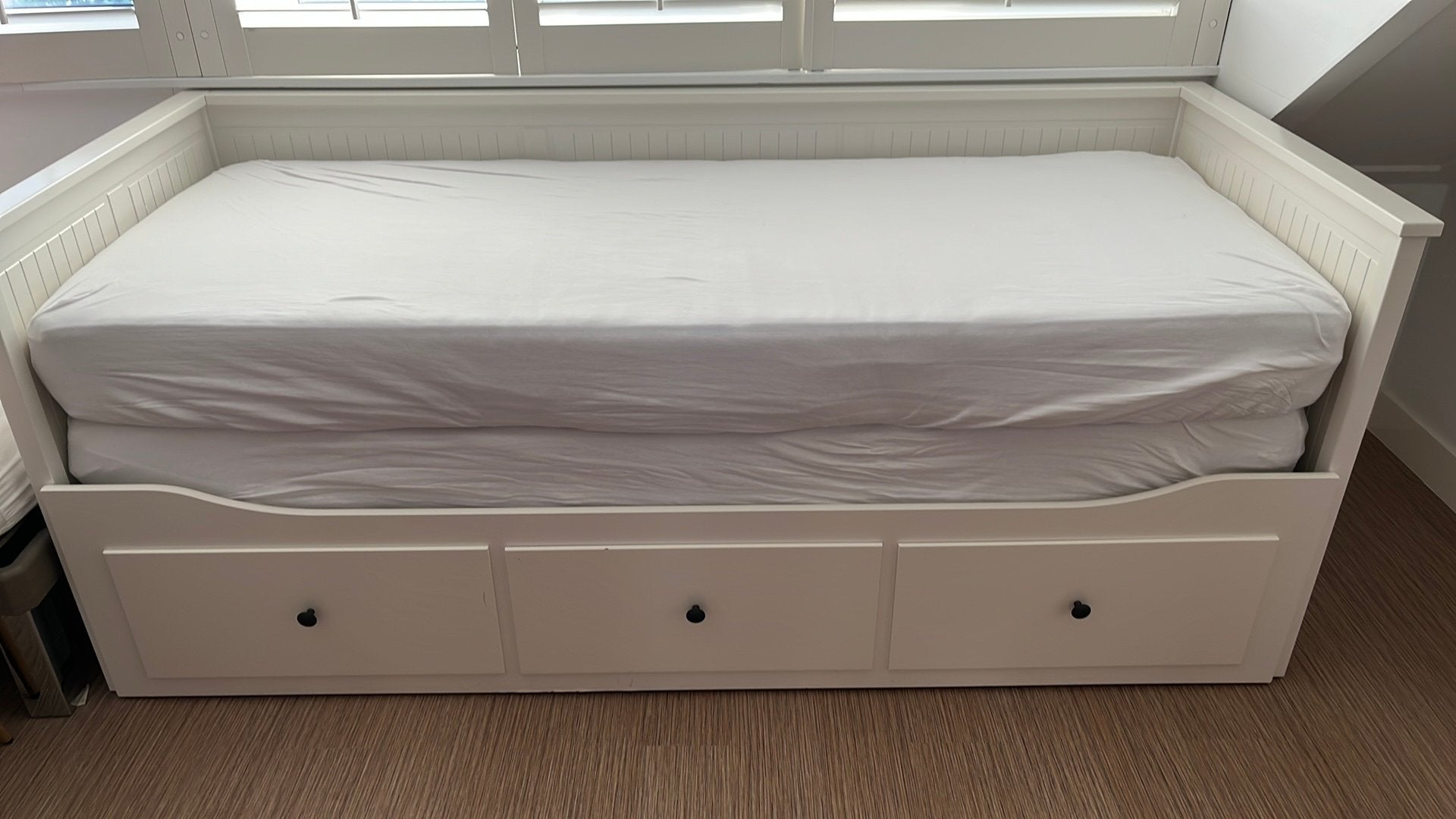 IKEA uitschuifbed, Huis en Inrichting, Slaapkamer | Bedden, Ophalen, Wit, Tweepersoons, Zo goed als nieuw