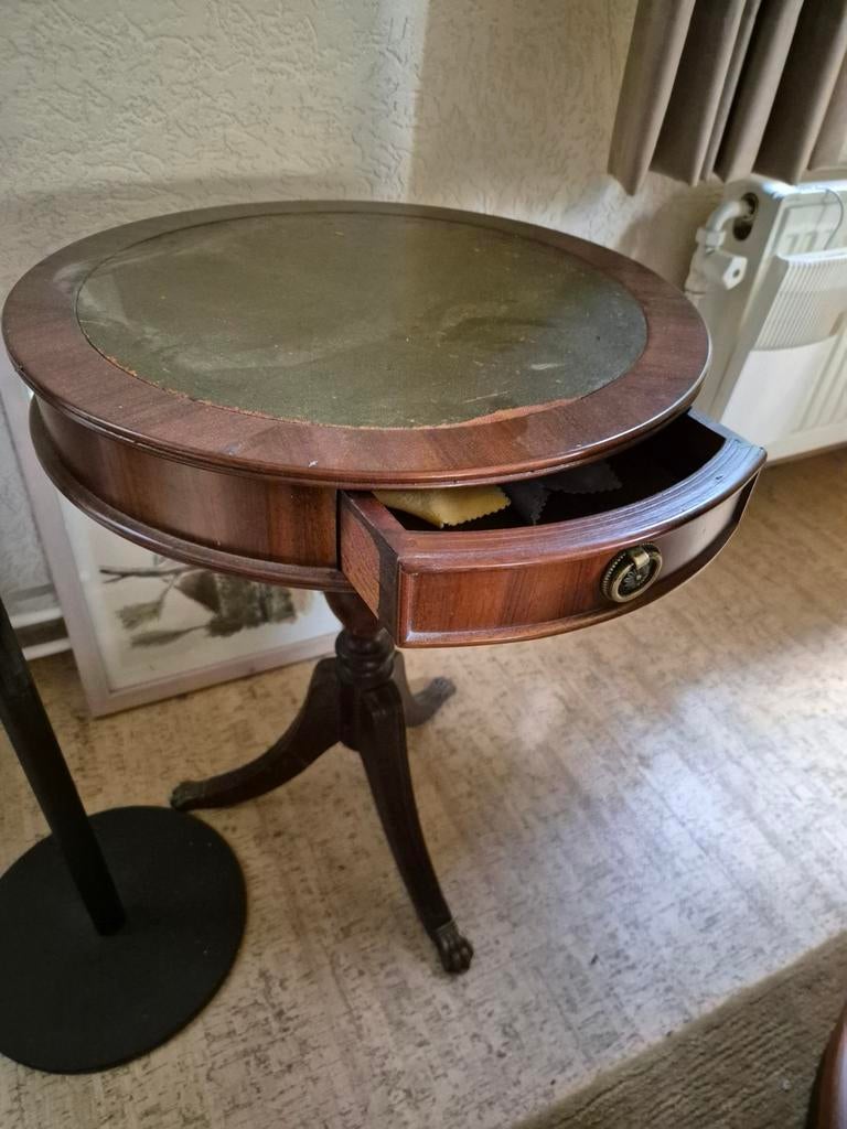 Antieke ronde bijzettafel met lade en groen lederen blad, Ophalen