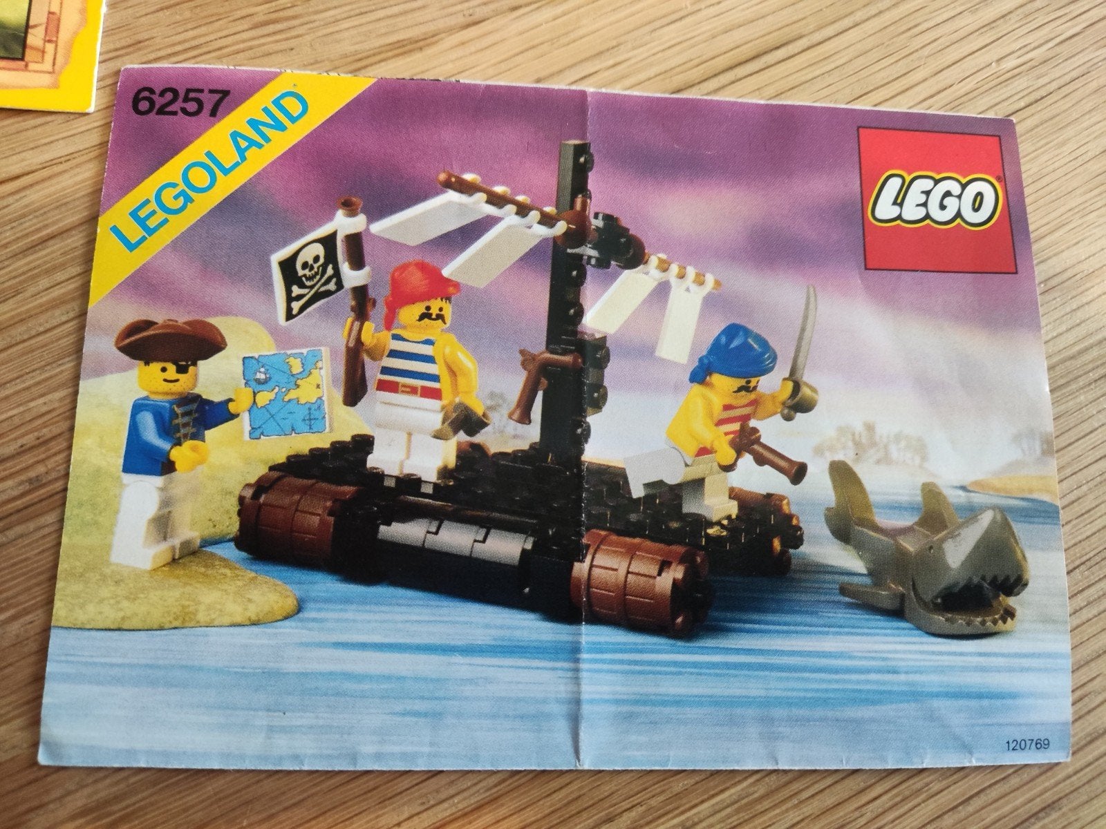 Lego 6257 Piratenschip met boekje (mist 1 torso), Kinderen en Baby's, Gebruikt, Lego, Ophalen of Verzenden, Inclusief instructies
