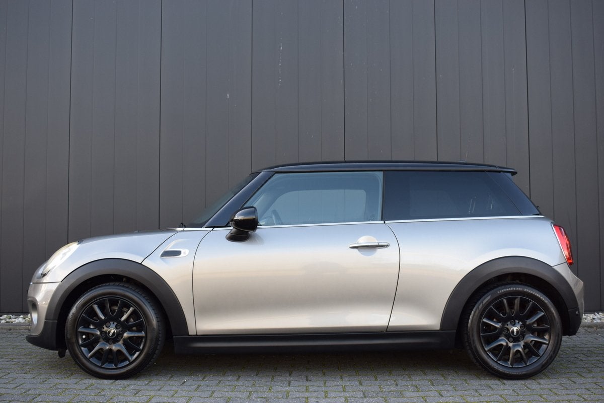 MINI Cooper 1.5 136pk Serious Business ECC | Full Map Navi |, Voorwielaandrijving, Gebruikt, Met garantie (alle), 4 stoelen