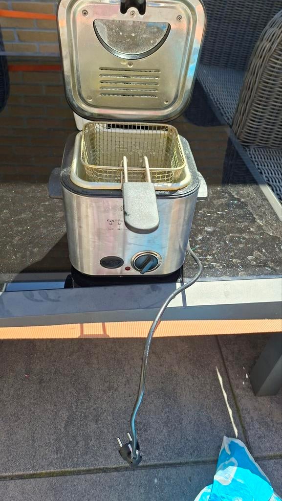 Princess Friteuse / fondue Compact en Gebruiksvriendelijk, Witgoed en Apparatuur, Frituurpannen, Gebruikt, 1 tot 2 liter, Uitneembare binnenpan