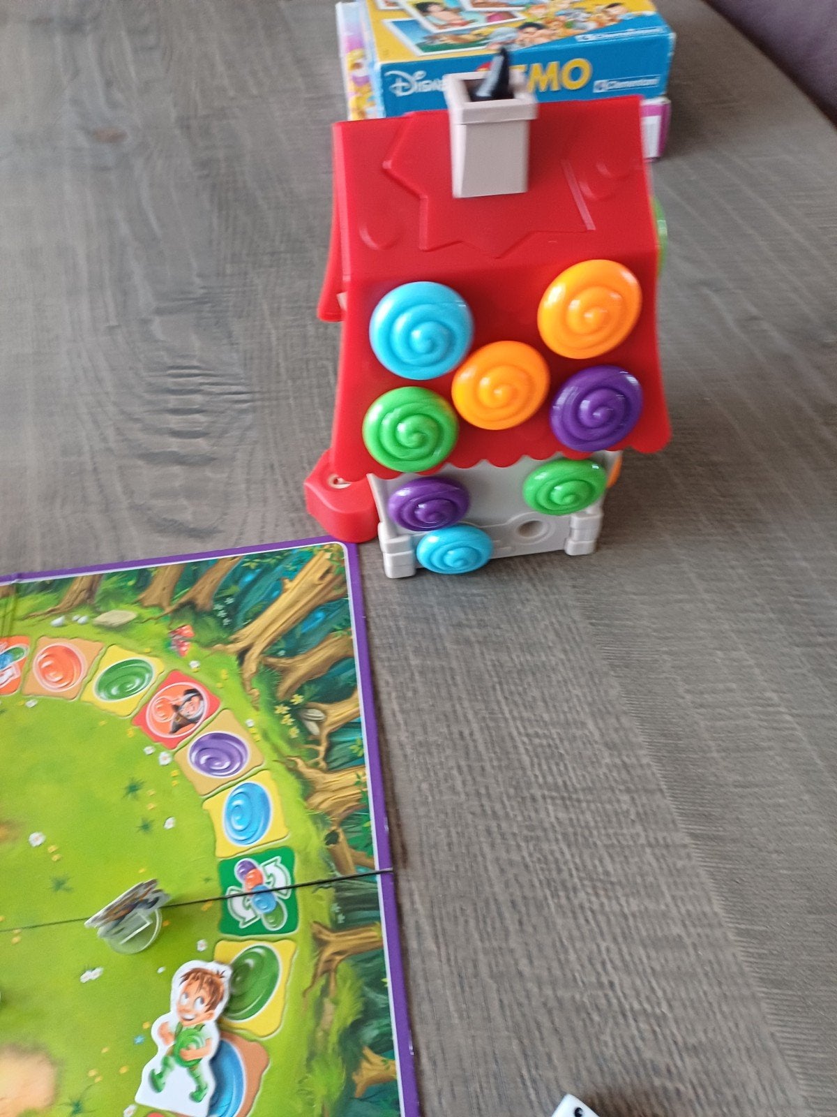Jumbo Knibbel Knabbel Knuisje - mist 1 snoepje, Drie of vier spelers, Ophalen of Verzenden, Gebruikt, Jumbo