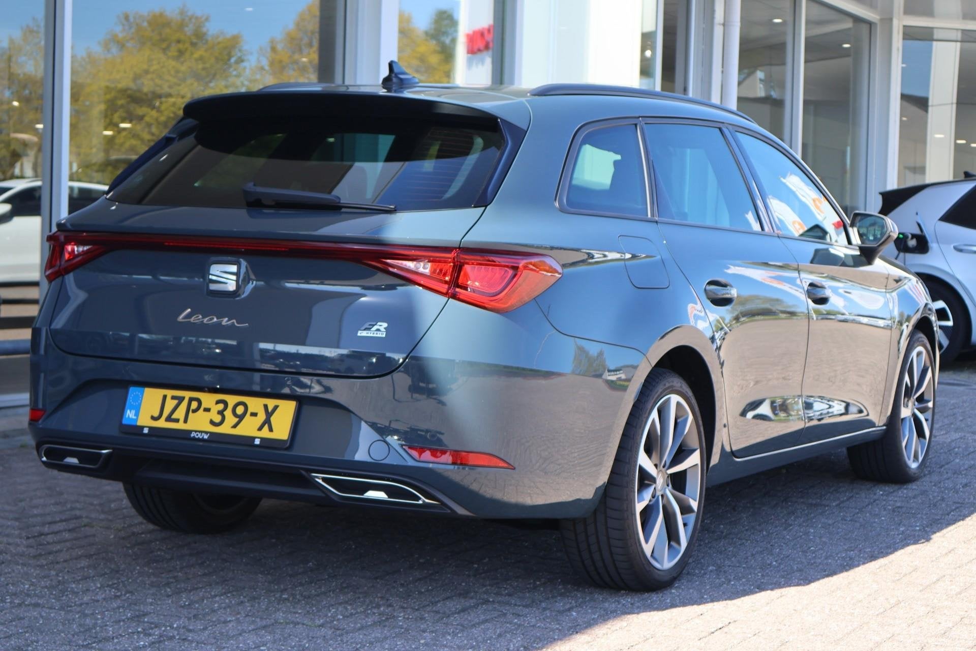 SEAT Leon Sportstourer 1.5 TSI 204pk e-Hybrid FR Business |, Auto's, 12 maanden, Stof, 4 cilinders, 26 kWh