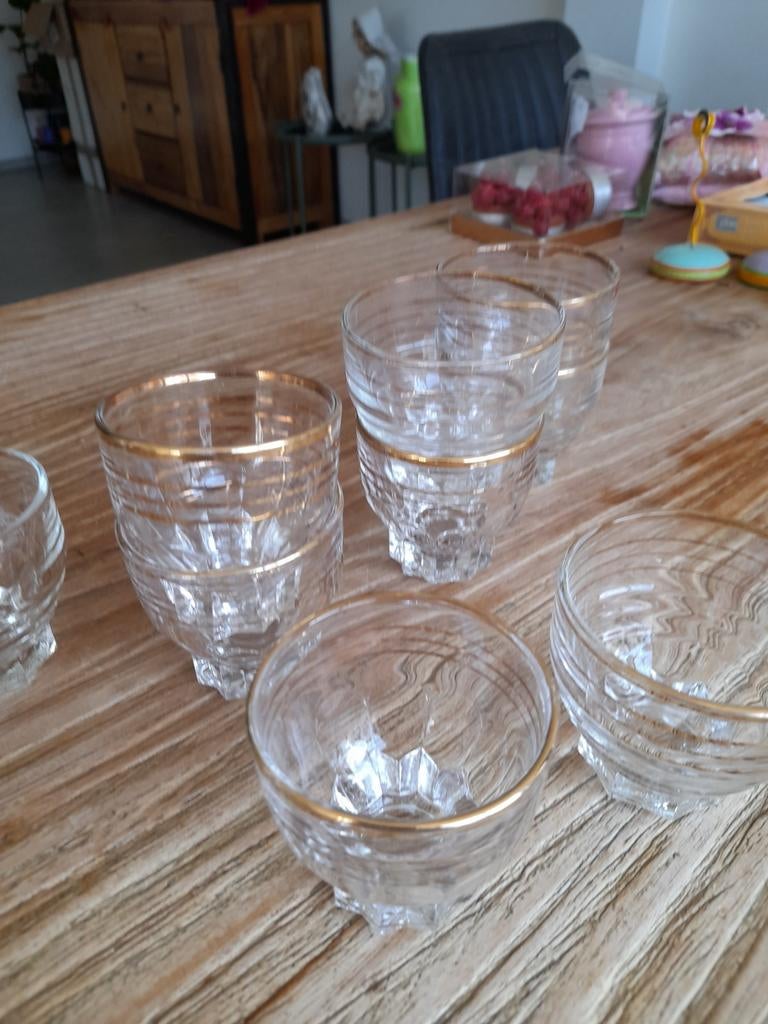 Set van 8 kleine glazen met gouden rand, Antiek en Kunst, Ophalen of Verzenden