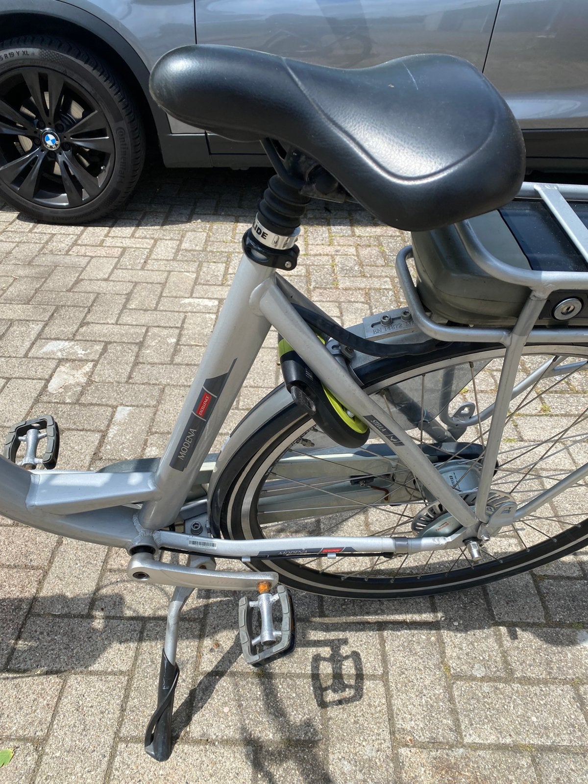 Vélo électrique Stella Modena avec chargeur