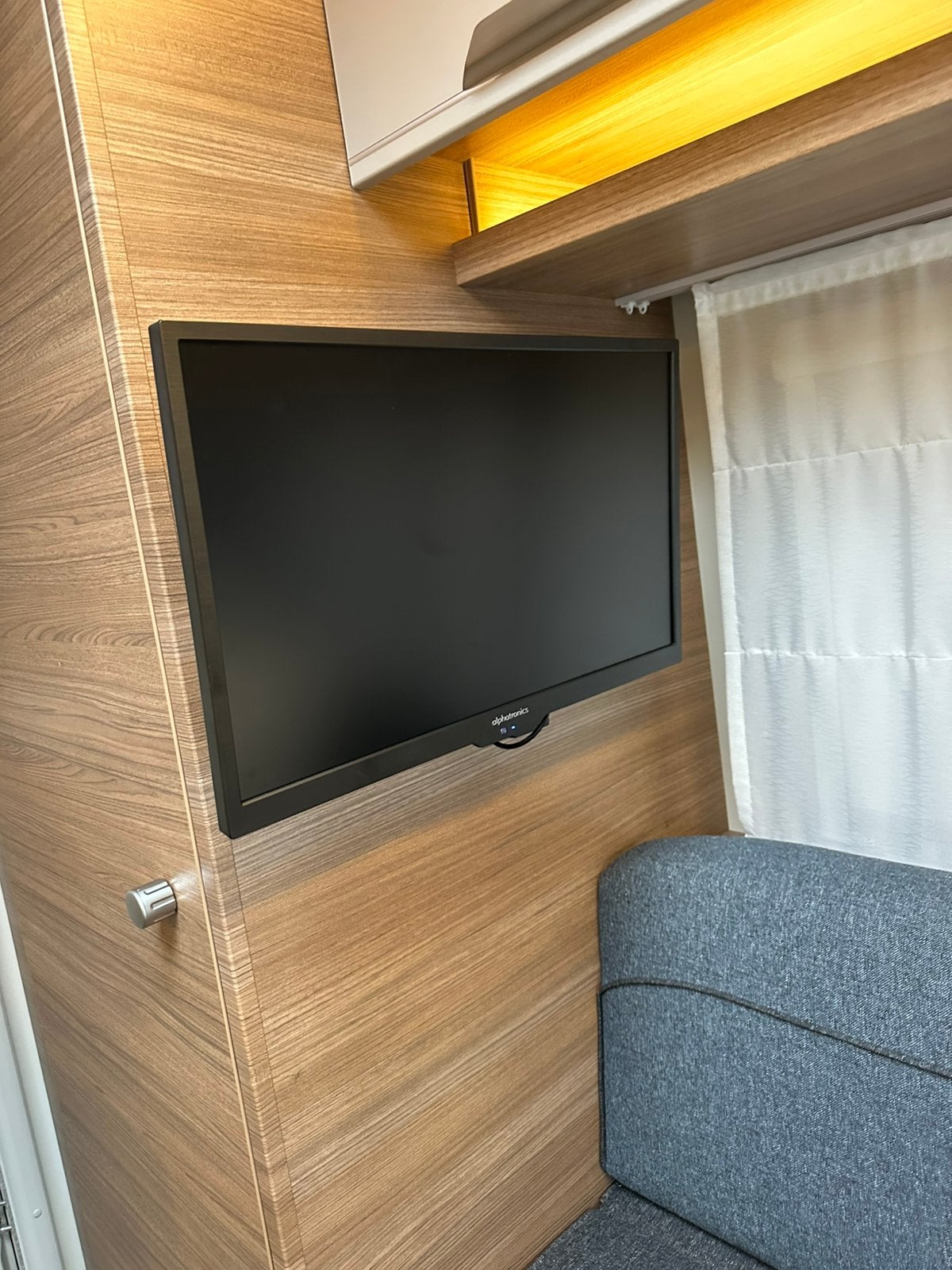 Foto 22 van Knaus Sport 420 QD E-Power met Airco/Mover/Voortent/TV