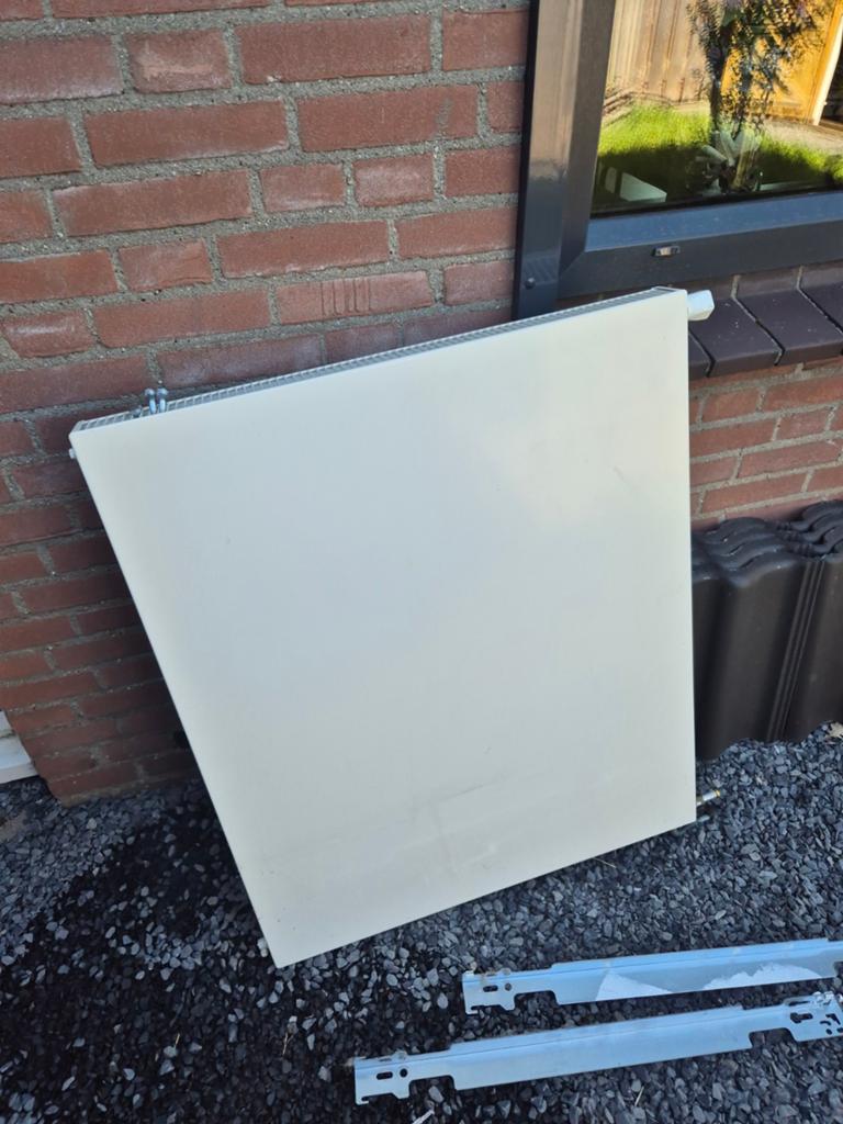 Witte radiator, zo goed als nieuw, Ophalen, 500 tot 800 watt, Radiator, Zo goed als nieuw