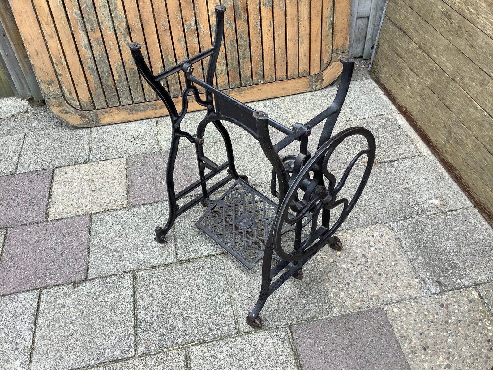 Antiek gietijzeren onderstel voor naaimachine/tafel, Antiek en Kunst, Antiek | Naaimachines, Ophalen of Verzenden