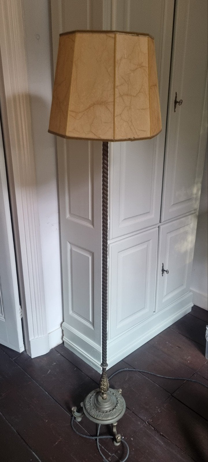 Zeer mooie zware antieke vloerlamp, Huis en Inrichting, Lampen | Vloerlampen, Ophalen, Zo goed als nieuw, 150 tot 200 cm