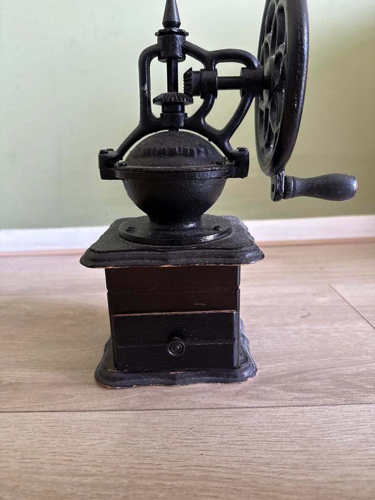 Antieke koffiemolen - gietijzer en hout, Antiek en Kunst, Antiek | Keukenbenodigdheden, Ophalen of Verzenden