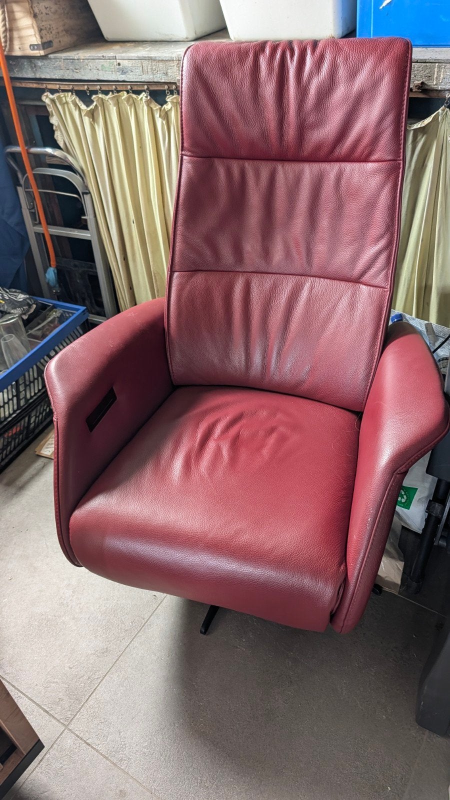 Rode leren relaxfauteuil met afstandsbediening, Ophalen, Gebruikt, Modern, comfortabel, 75 tot 100 cm