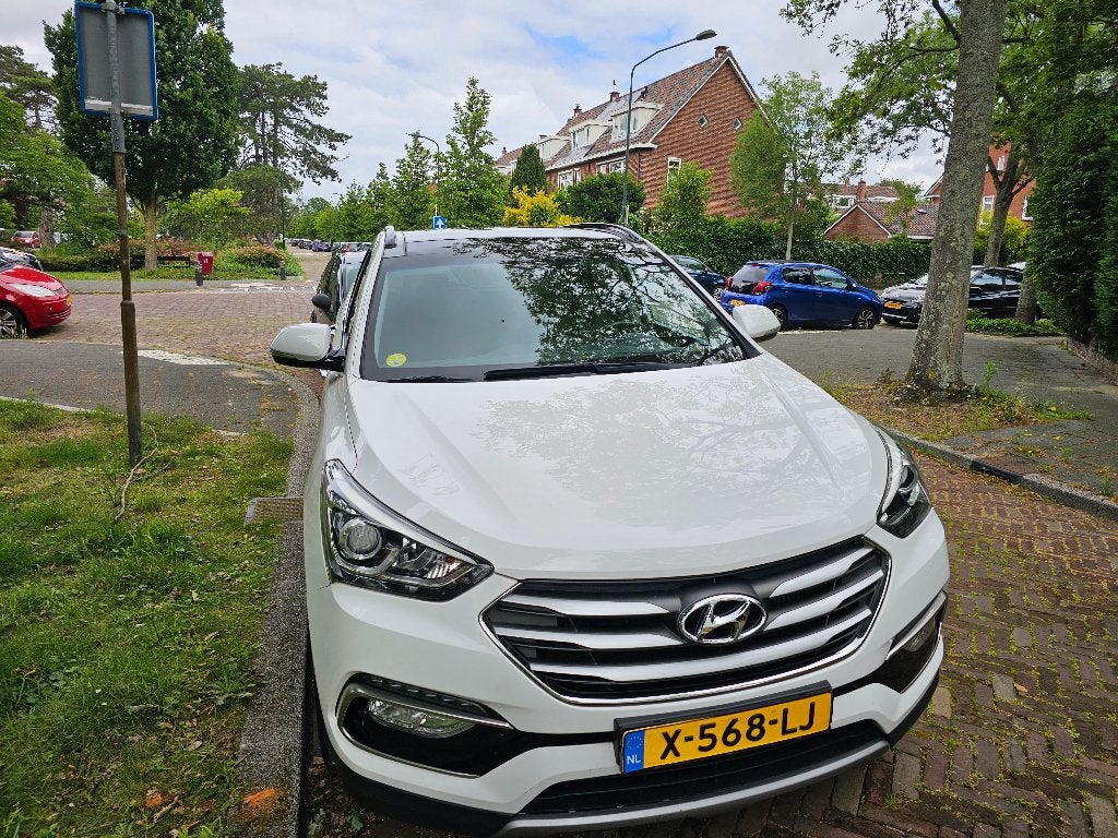 Hyundai 2016 Wit, 1995 cc, 4 cilinders, 7 stoelen, Wit