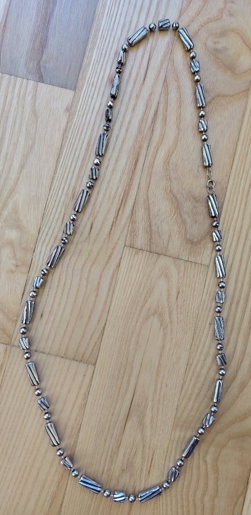 Halsketting zilverkleurige buiskralen geribbelde structuur, Ophalen of Verzenden, Zo goed als nieuw, Zilver, Overige materialen