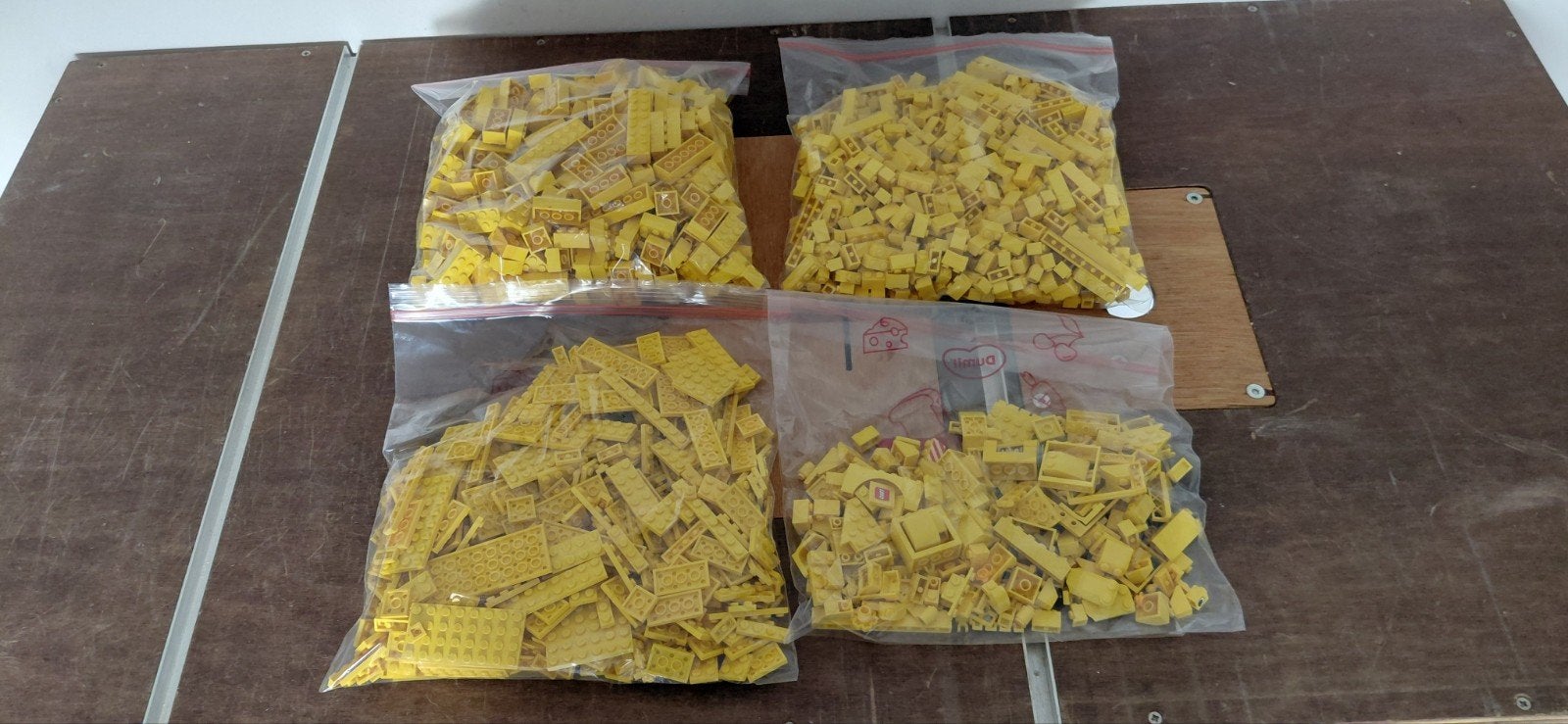 Foto 4 van Grote partij Lego. Gesorteerd op kleur en soort.