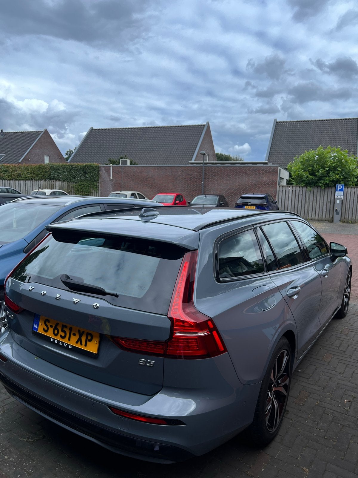 2023 Volvo V60 B3 Plus Dark, Auto's, Volvo, 1800 kg, 4 cilinders, 1969 cc, 1634 kg