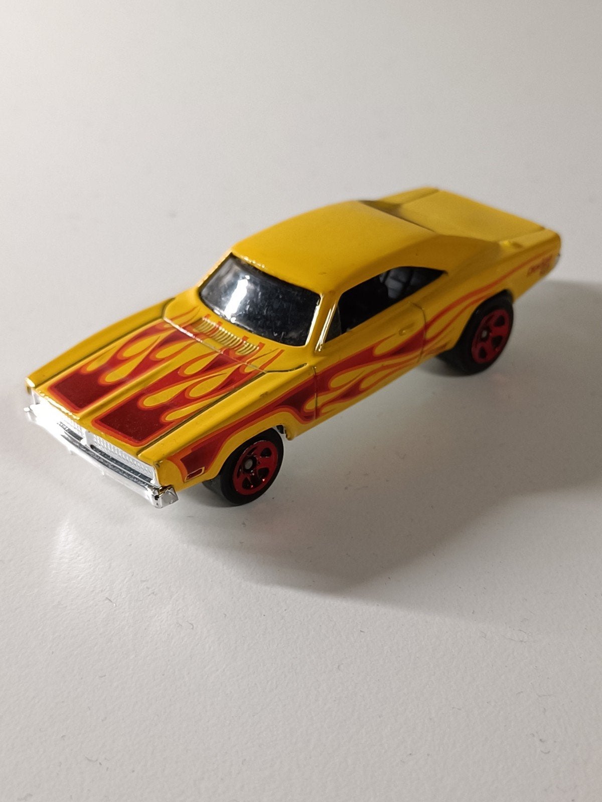 Hot Wheels Dodge Charger R/T '69 - Geel met Vlammen, Ophalen of Verzenden, Zo goed als nieuw, Auto